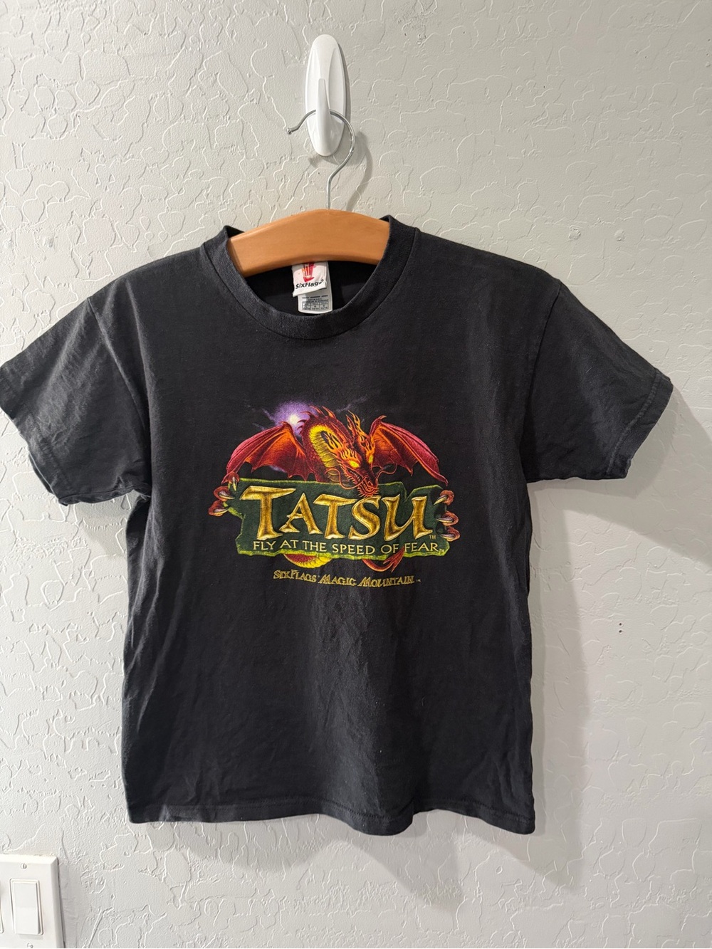 Vintage Six Flags‎ Tatsu Roller Coaster Shirt Youth Large Bin 2